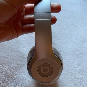 BEATS SOLO WIRELESS HEADPHONES BY DRE😍